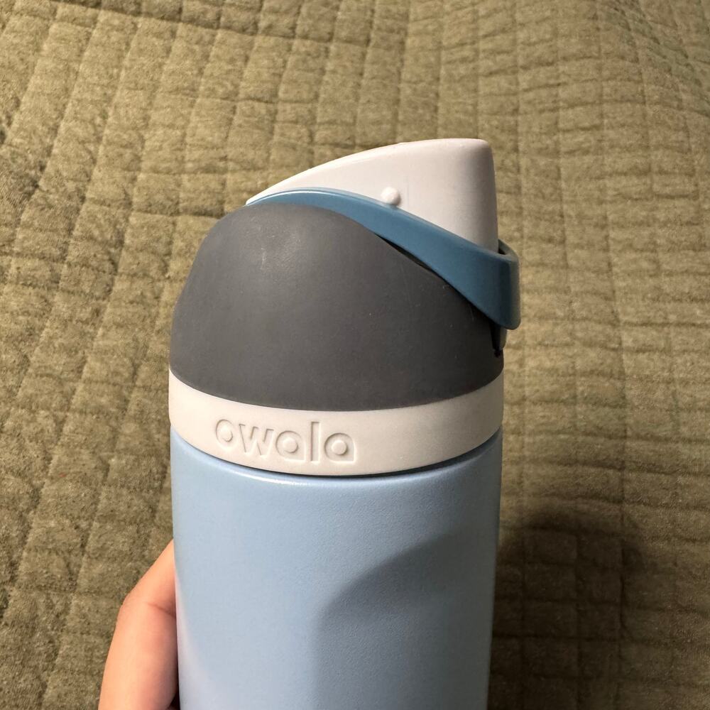 Owala 24 oz. Blue Water Bottle - Picture 3 of 6